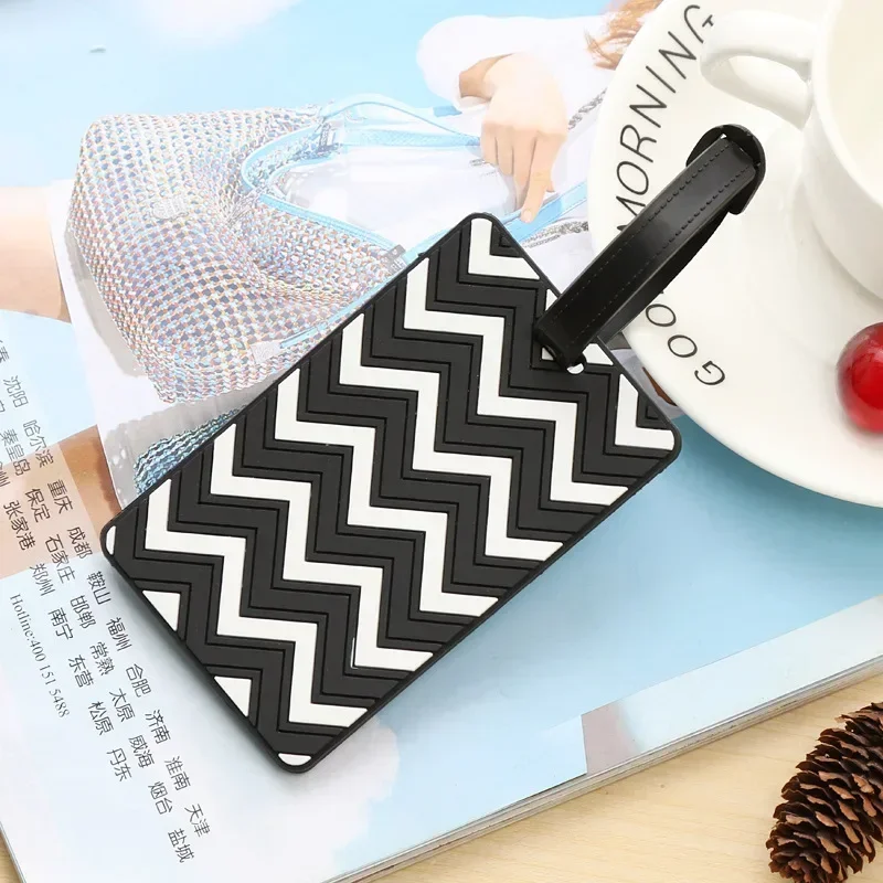 Геометрические багажные бирки  – обзор и цена Travel Accessories International