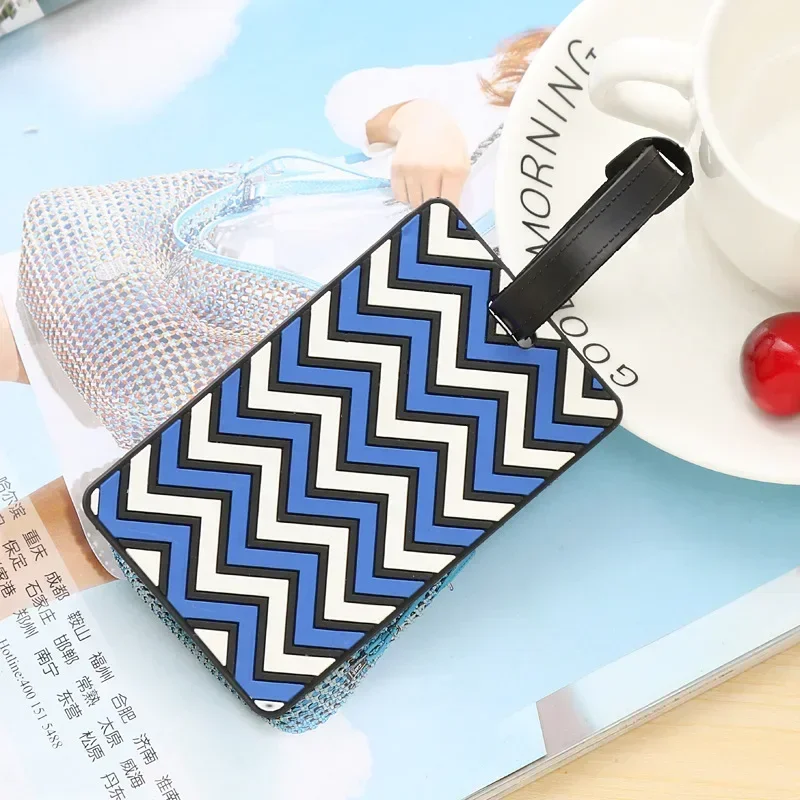 Геометрические багажные бирки  – обзор и цена Travel Accessories International